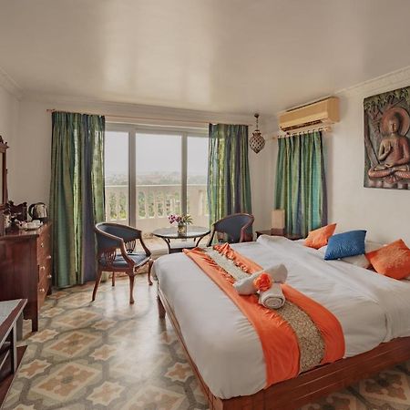 Ocean Suite Goa Dona Paula Esterno foto
