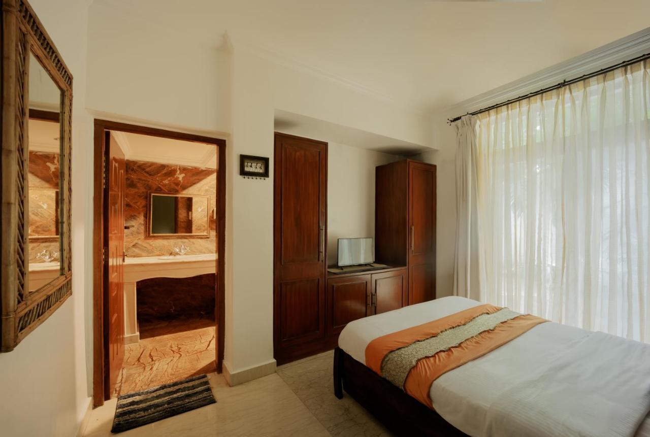 Ocean Suite Goa Dona Paula Esterno foto