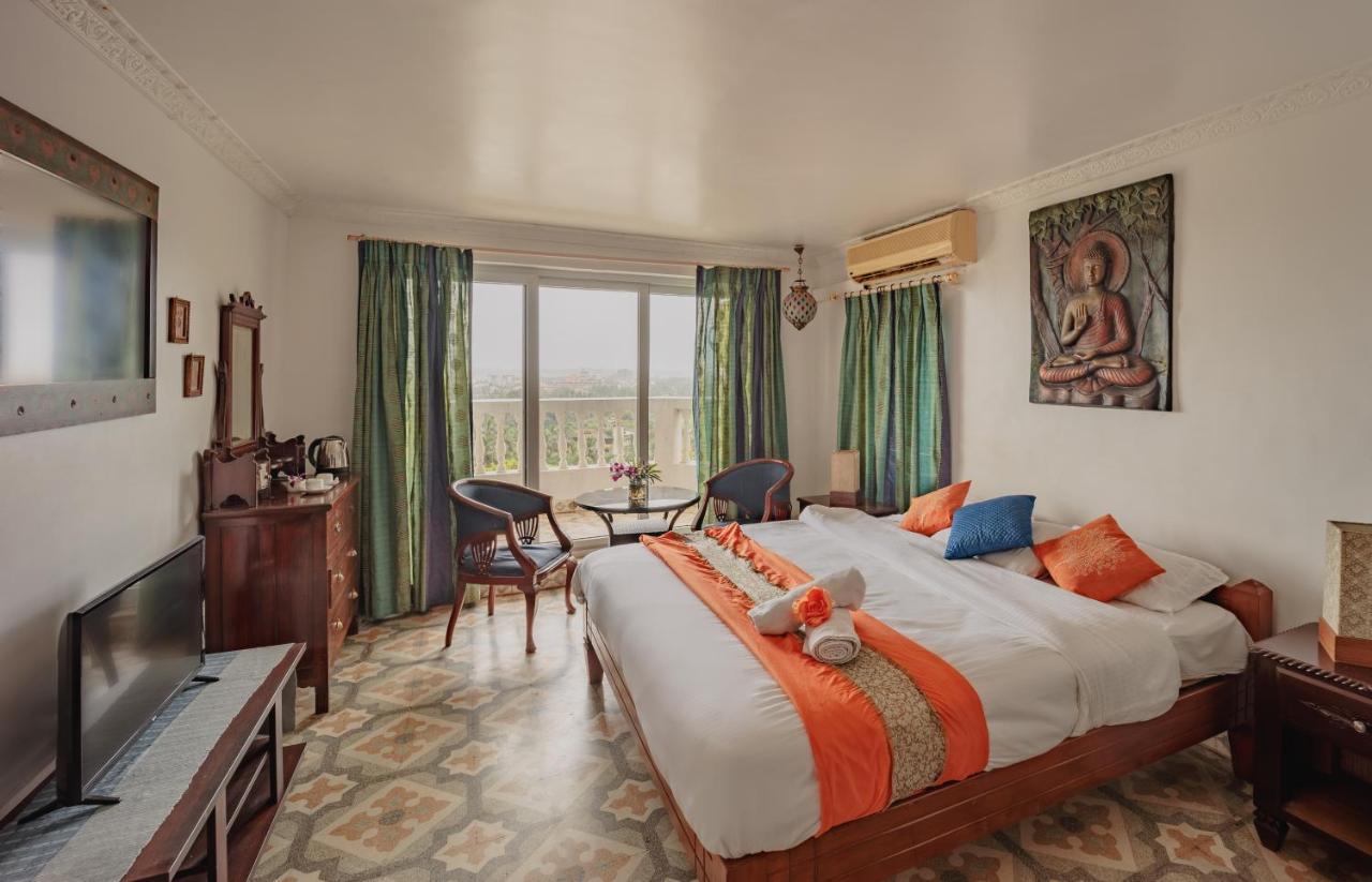 Ocean Suite Goa Dona Paula Esterno foto