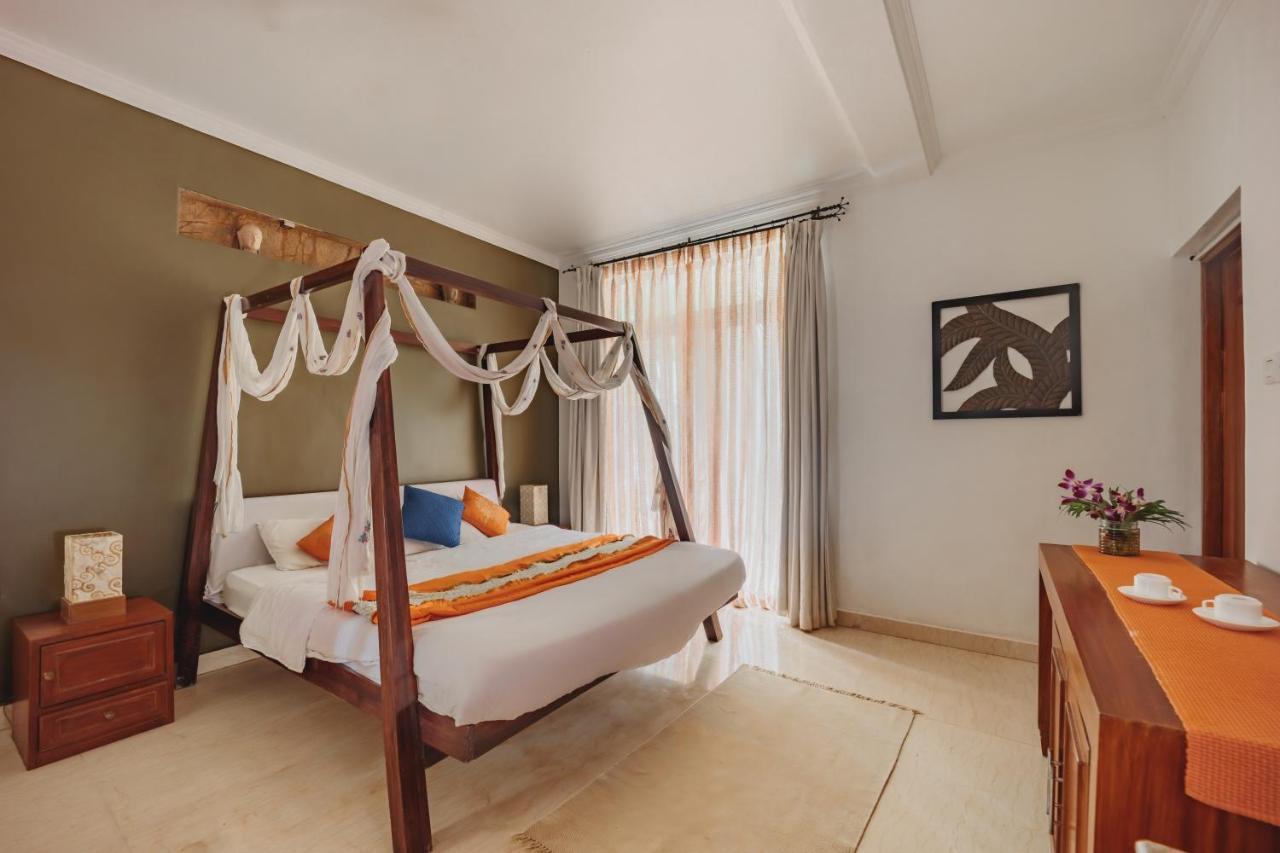Ocean Suite Goa Dona Paula Esterno foto